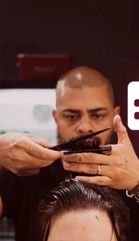 Corte na tesoura com pente, fio a fio